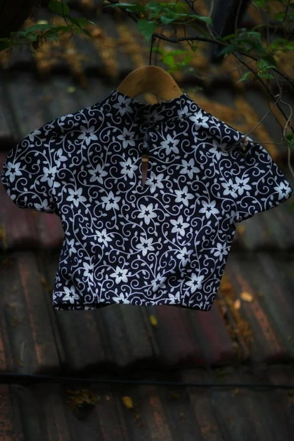 Blouse-Elegance in Stitch & Style - Image 4
