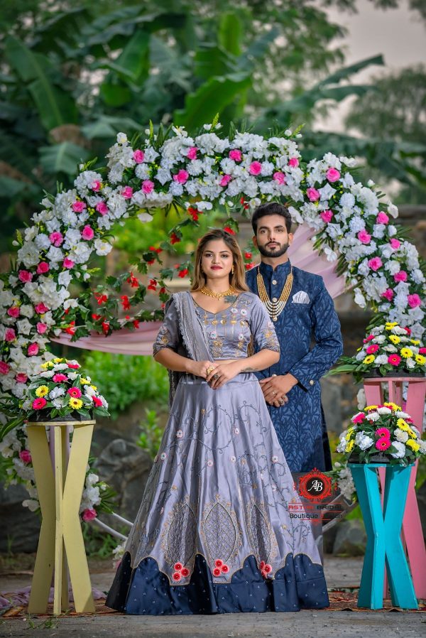 Comfortable & flattering couple outfit