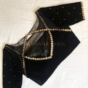 Blouse-Elegance in Stitch & Style